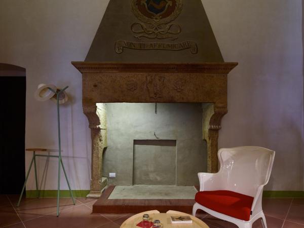 Palazzetto Rosso - Art Hotel : photo 9 de la chambre suite design avec baignoire