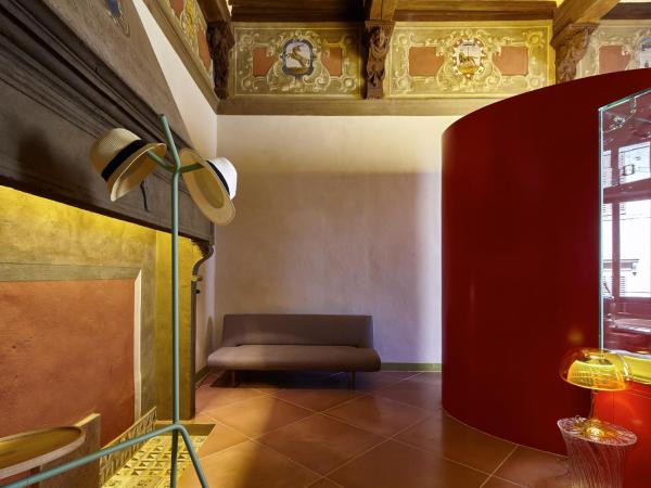 Palazzetto Rosso - Art Hotel : photo 8 de la chambre suite design avec baignoire