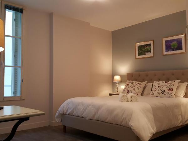 Hôtel Chez Jacqueline : photo 2 de la chambre chambre lit king-size standard