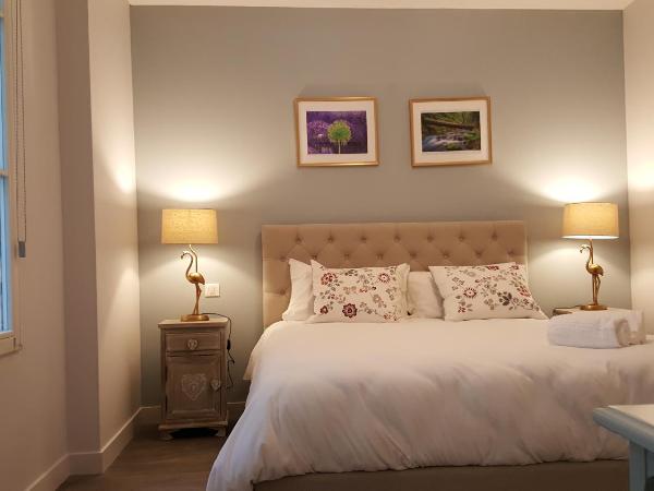 Hôtel Chez Jacqueline : photo 5 de la chambre chambre standard lit queen-size