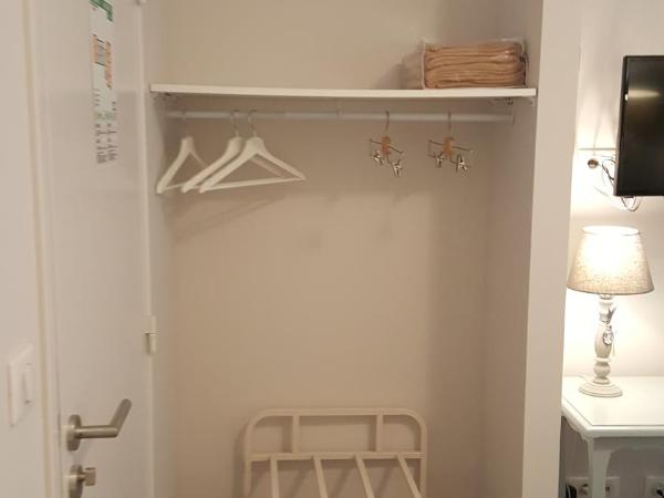 Hôtel Chez Jacqueline : photo 3 de la chambre chambre standard lit queen-size