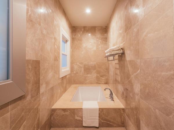 Mansion on Sutter : photo 6 de la chambre suite avec baignoire spa