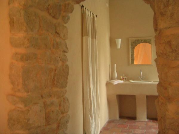 Aux Anges Gardiens : photo 6 de la chambre chambre double supérieure - vue sur jardin