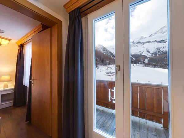 Hotel THE LARIX ski-in ski-out : photo 2 de la chambre chambre familiale - vue sur montagne