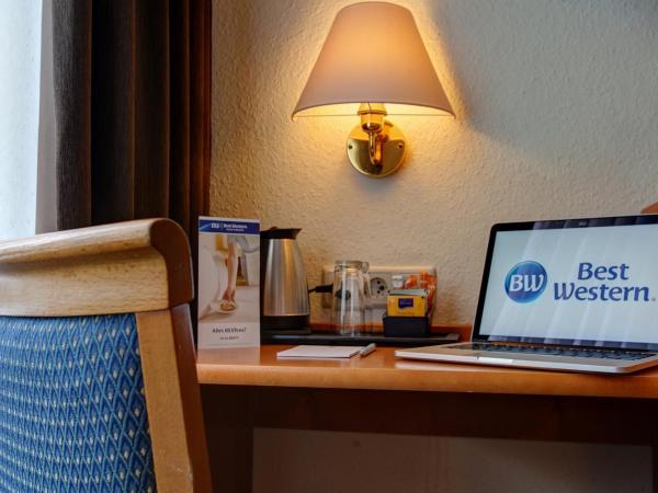 Sure Hotel by Best Western Ambassador Duesseldorf : photo 8 de la chambre chambre familiale avec lit double et canapé-lit