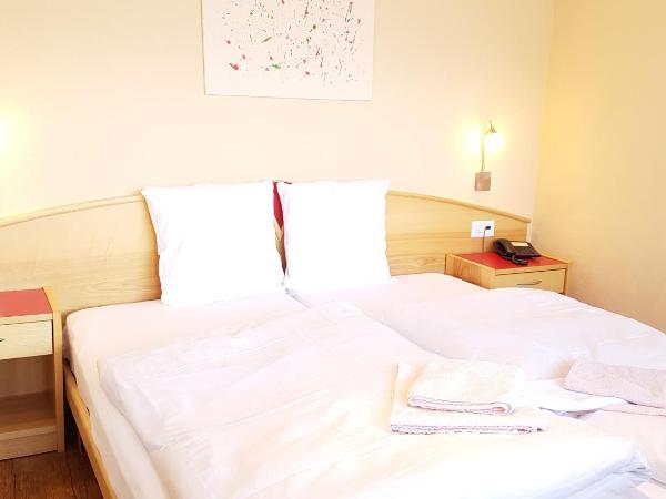 Hotel Europa Guest House : photo 6 de la chambre chambre double avec balcon