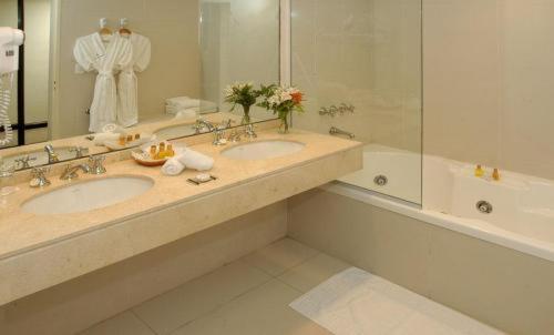Cacique Inacayal Lake Hotel & Spa : photo 4 de la chambre chambre grand confort