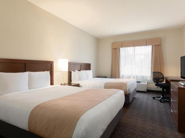 Days Inn by Wyndham Ottawa Airport : photo 1 de la chambre chambre 2 lits queen-size - accessible aux personnes à mobilité réduite - non-fumeurs