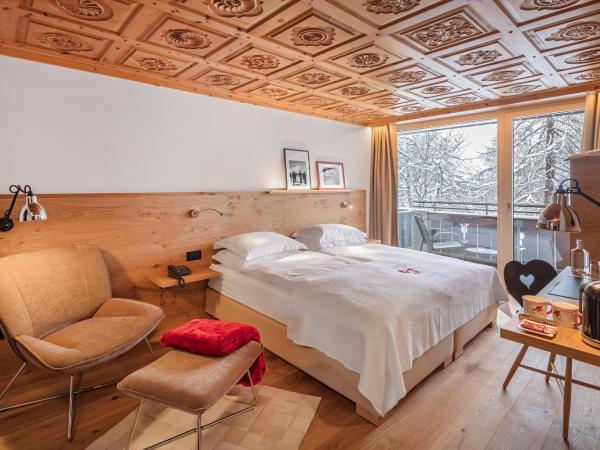 Swiss Alpine Hotel Allalin : photo 2 de la chambre chambre double deluxe - vue sur mont cervin