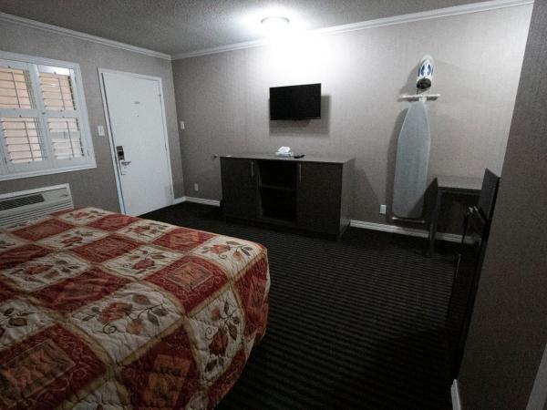 Alpha Inn and Suites : photo 4 de la chambre chambre lit king-size