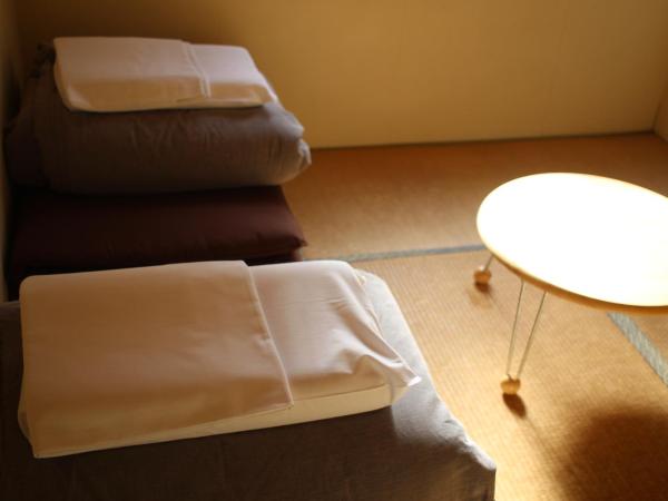 Air Osaka Hostel : photo 2 de la chambre chambre lits jumeaux avec salle de bains commune