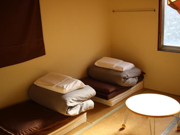 Air Osaka Hostel : photo 3 de la chambre chambre lits jumeaux avec salle de bains commune