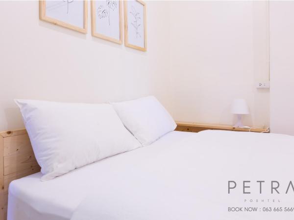Petra Poshtel Donmuang : photo 7 de la chambre chambre double avec salle de bains privative