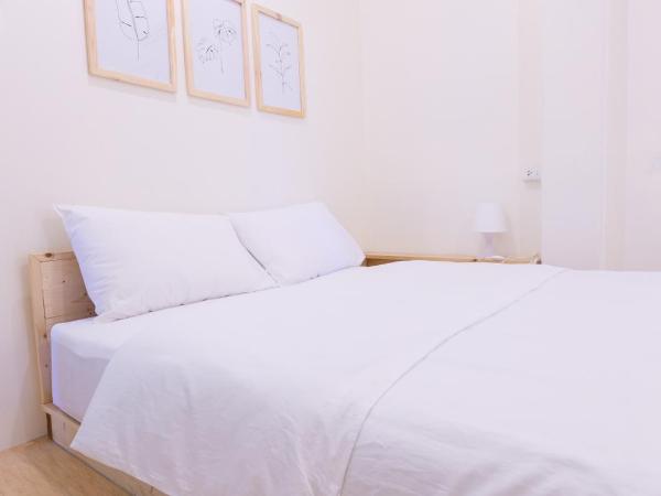 Petra Poshtel Donmuang : photo 6 de la chambre chambre double avec salle de bains privative