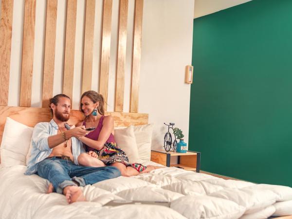 Nomads Hotel, Hostel & Rooftop Pool Cancun : photo 7 de la chambre chambre double avec salle de bains privative