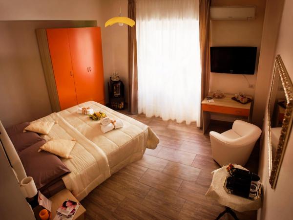 Sweet Rooms Cagliari : photo 2 de la chambre chambre double ou lits jumeaux avec salle de bains privative