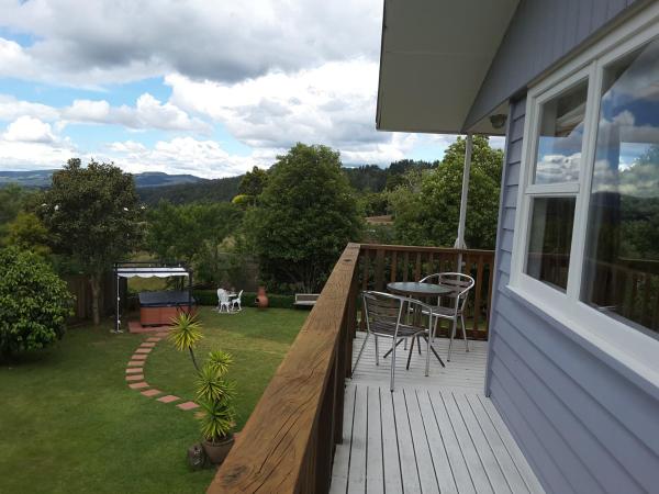 Geyser Lookout BnB : photo 8 de la chambre chambre lit queen-size avec terrasse