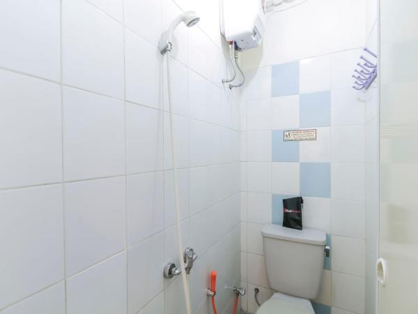 RedDoorz @ Tanjung Duren : photo 7 de la chambre chambre double