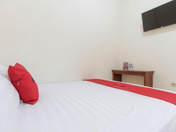 RedDoorz @ Tanjung Duren : photo 1 de la chambre chambre double