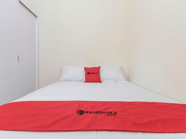RedDoorz @ Tanjung Duren : photo 2 de la chambre chambre double