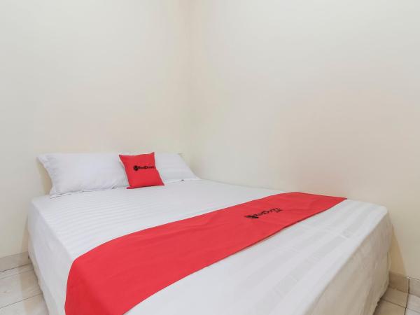 RedDoorz @ Tanjung Duren : photo 4 de la chambre chambre double