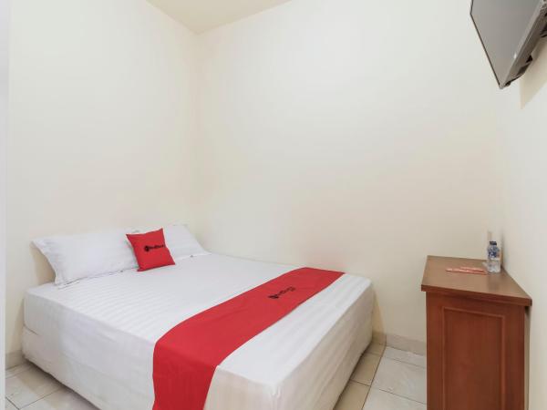 RedDoorz @ Tanjung Duren : photo 3 de la chambre chambre double