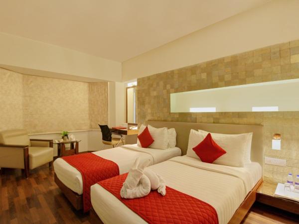 Monarch Luxur - Infantry Road : photo 9 de la chambre chambre double ou lits jumeaux exécutive