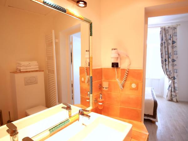 Hotel Royal Bon Repos : photo 3 de la chambre chambre double confort - vue sur baie et ville