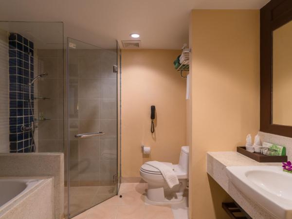 The Briza Beach Resort, Khao Lak SHA Extra Plus : photo 4 de la chambre hébergement de luxe avec jardin et balcon