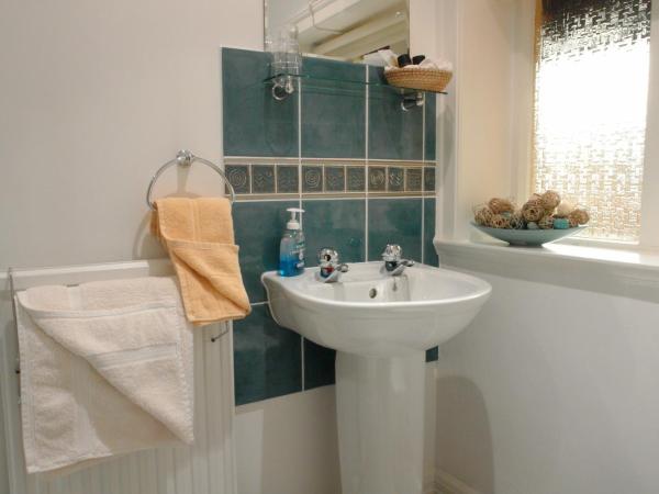 Midway Guest House : photo 1 de la chambre chambre double avec salle de bains commune