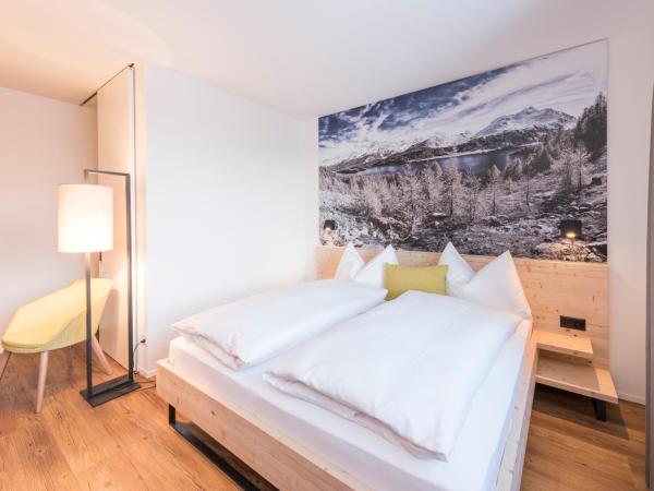 Berghotel Randolins : photo 7 de la chambre chambre double sud