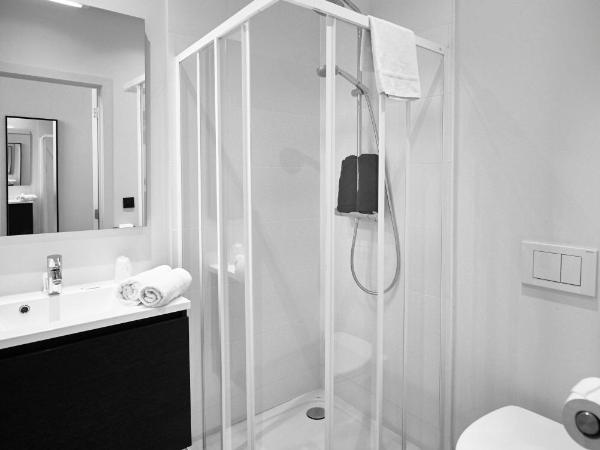 Hotel Le Parisien : photo 1 de la chambre chambre triple