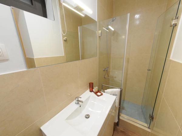 Naya-Downtown Guesthouse : photo 4 de la chambre chambre simple avec salle de bains privative