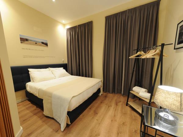 Naya-Downtown Guesthouse : photo 5 de la chambre chambre double avec lit d'appoint