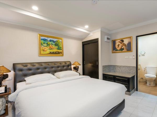 The Ambiance Hotel : photo 4 de la chambre chambre lit king-size standard