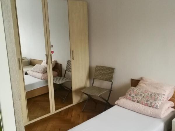 Hostel Tolek : photo 3 de la chambre chambre quadruple avec salle de bains privative