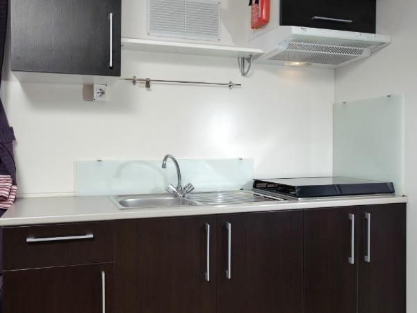 Amadria Park Camping Sibenik Mobile Homes : photo 2 de la chambre mobile home standard 2 chambres avec terrasse