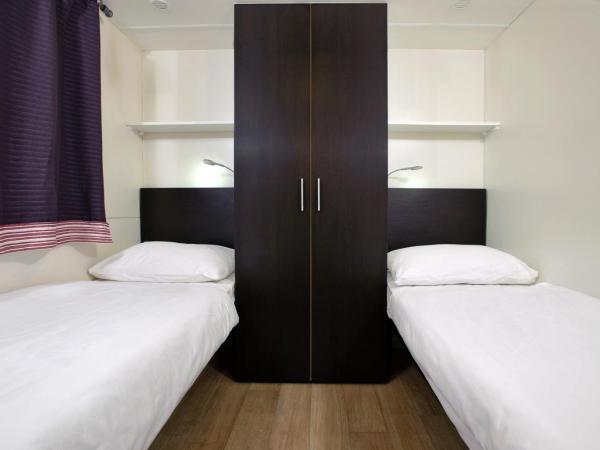 Amadria Park Camping Sibenik Mobile Homes : photo 3 de la chambre mobile home standard 2 chambres avec terrasse