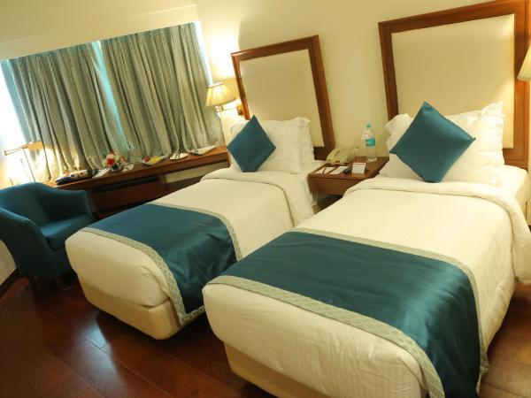Hotel The Royal Plaza : photo 3 de la chambre deluxe room - enjoy a free one glass of house beer once during your stay  