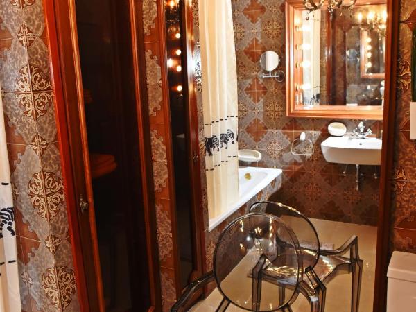 MonikaRooms : photo 9 de la chambre chambre lits jumeaux avec salle de bains privative