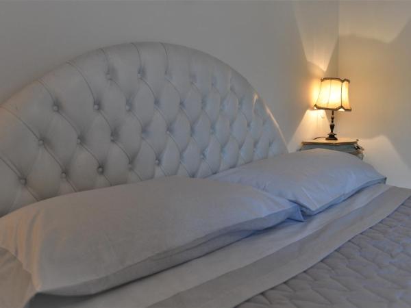 B&B Pergolesi : photo 8 de la chambre chambre double ou lits jumeaux - vue sur montagnes