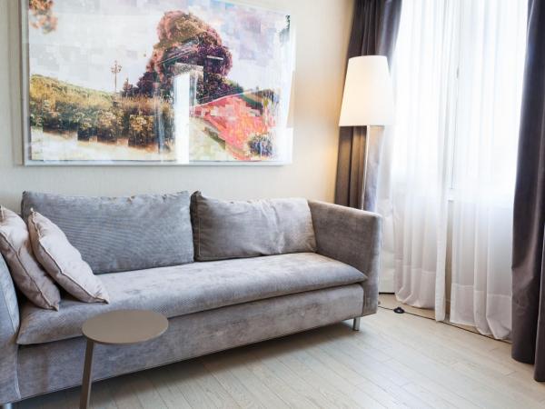 Esplendor Plaza Francia : photo 1 de la chambre suite with king bed and street view - non smoking