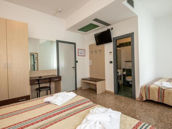 Hotel Palm Beach : photo 2 de la chambre chambre triple Économique