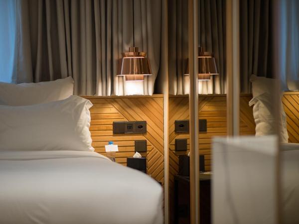 9Hotel Paquis : photo 1 de la chambre chambre double standard