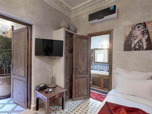 Riad abaka by ghali 2 : photo 4 de la chambre suite reine berbère