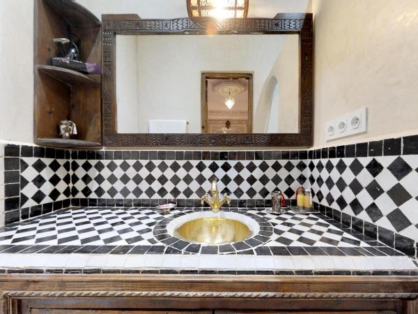 Riad abaka by ghali 2 : photo 4 de la chambre suite sahara