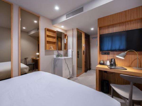 9Hotel Paquis : photo 2 de la chambre chambre double standard