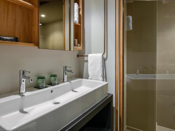 9Hotel Paquis : photo 2 de la chambre suite junior