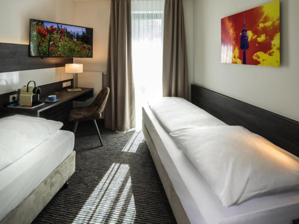 Hotel Südstern : photo 2 de la chambre chambre double ou lits jumeaux