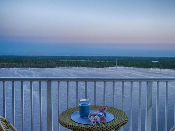 Penthouse Close to Disney area and Malls water view : photo 7 de la chambre appartement - vue sur lac